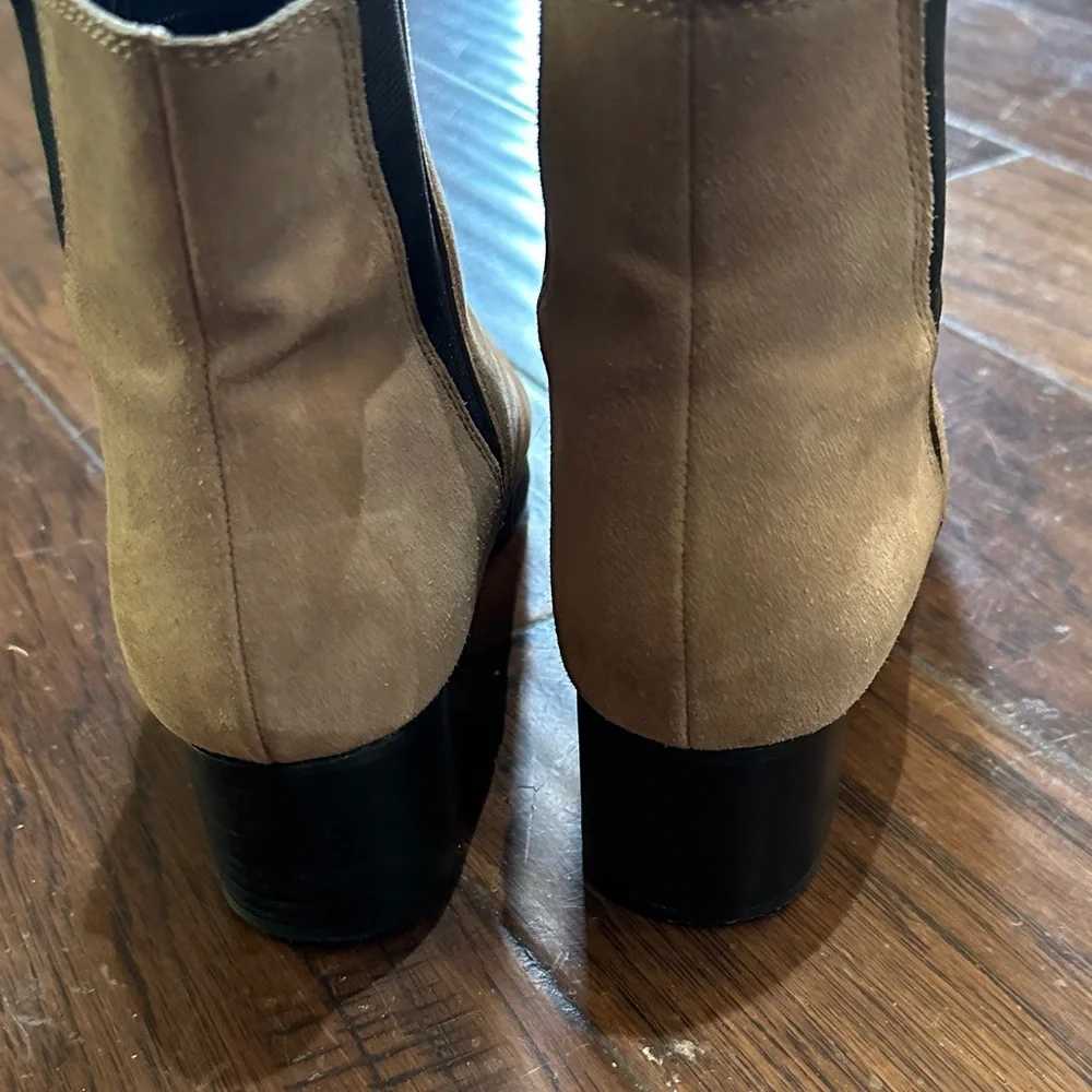 Urban Outfitters Beige Suede Ankle Booties Size‎ 7